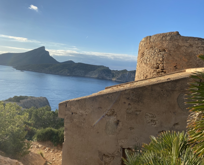 Torre de Cala en Basset Blick auf Dracheninsel Mallorca